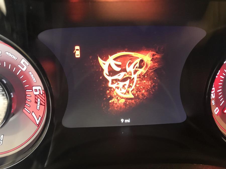Панель приборов Dodge Challenger SRT Demon (LC) 2018 года  (фото 85 из 162)
